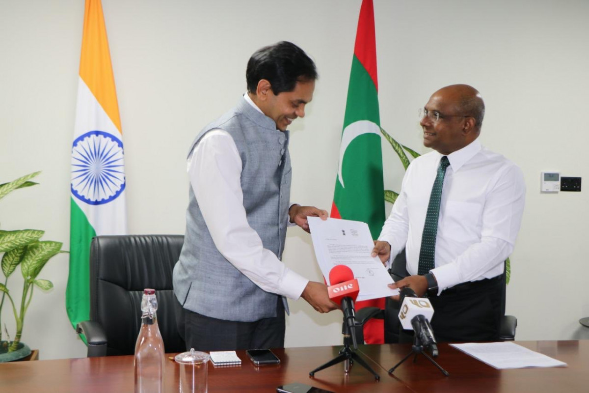 Foreign Minister Abdulla Shahid and Indian High Commissioner to Maldives, Sanjay Sudhir