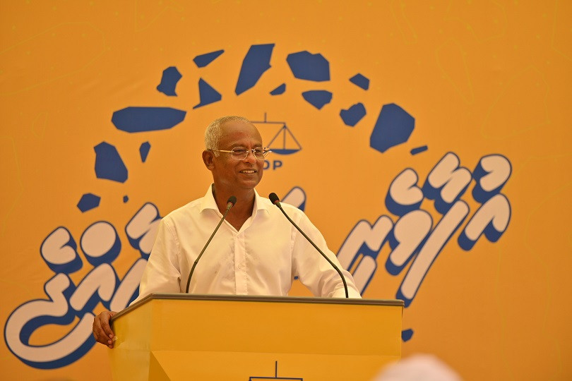 ރައީސް ރަސްގެތީމުގެ ރައްޔިތުންނާ ބައްދަލުކުރައްވަނީ