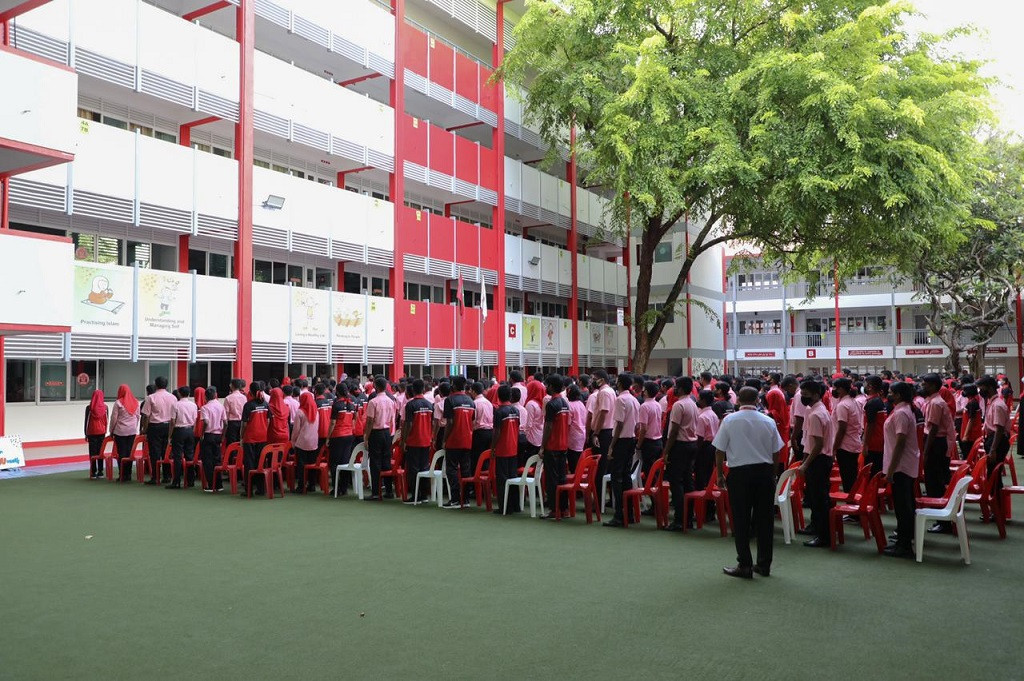 ދިރާސީ އައު އަހަރުގެ ކިޔެވުން ފެށުން - އިސްކަންދަރު ސްކޫލުގެ ދަރިވަރުން އެސެމްބްލީގައި - ފޮޓޯ: ރާއްޖެއެމްވީ