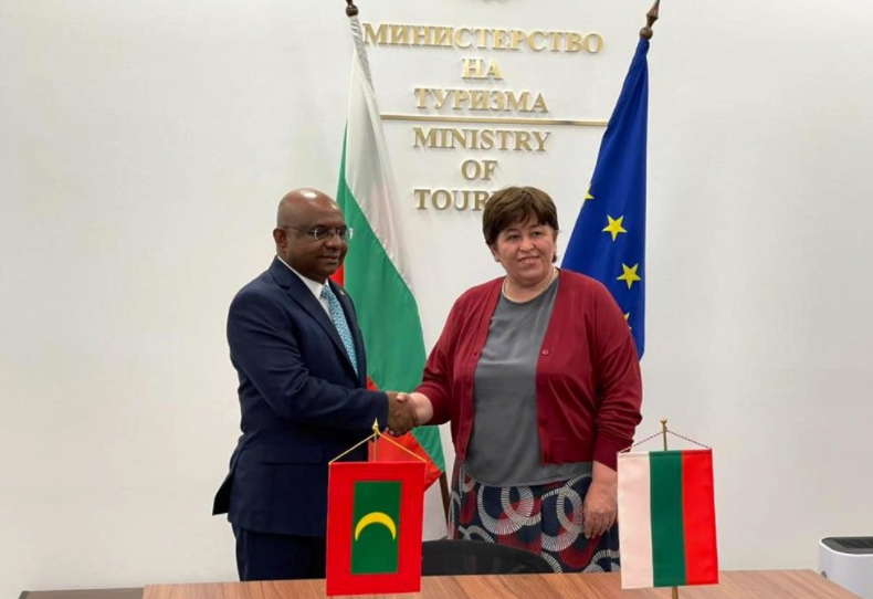 ފޮރިން މިނިސްޓަރ އަބްދުﷲ ޝާހިދު ބަލްގޭރިއާގެ ޓޫރިޒަމް މިނިސްޓަރ ޑރ. ސްޓެލާ ބަލްޓޮވާއާ ބައްދަލުކުރެއްވުން