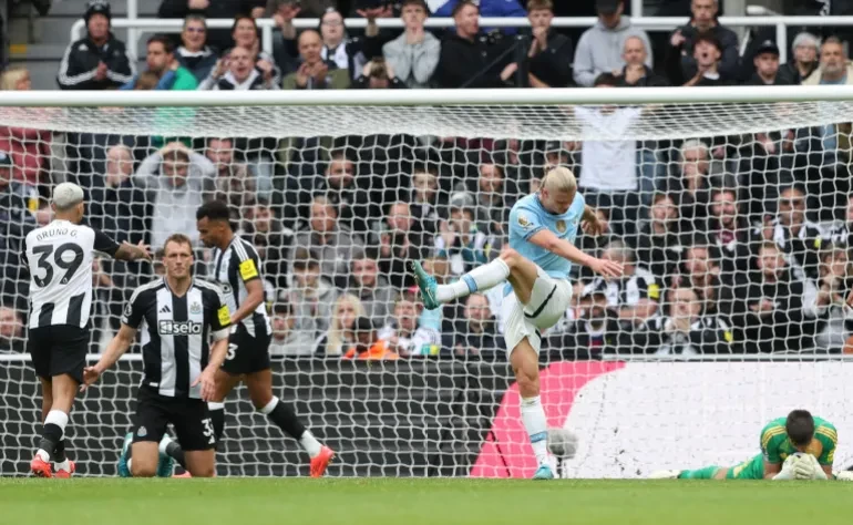 ނިއުކާސަލް ޔުނައިޓެޑާއި މެންޗެސްޓަރ ސިޓީ ކުޅުނު މެޗުގެ ތެރެއިން