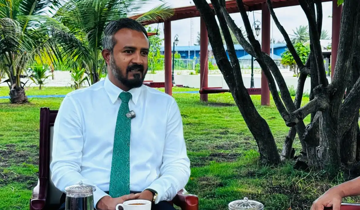 ކުޅުދުއްފުށި ސިޓީ ކައުންސިލްގެ މޭޔަރު މުޙައްމަދު ޢާޠިފް، ރާއްޖެ ޓީވީގެ "ފަށާއިރު" ޕްރޮގްރާމްގައި ވާހަކަދައްކަވަނީ.