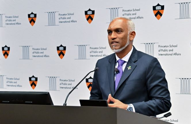 ރައީސް މުއިއްޒު ޕްރިންސްޓަން ޔުނިވާސިޓީގައި ތަގުރީރުކުރައްވަނީ