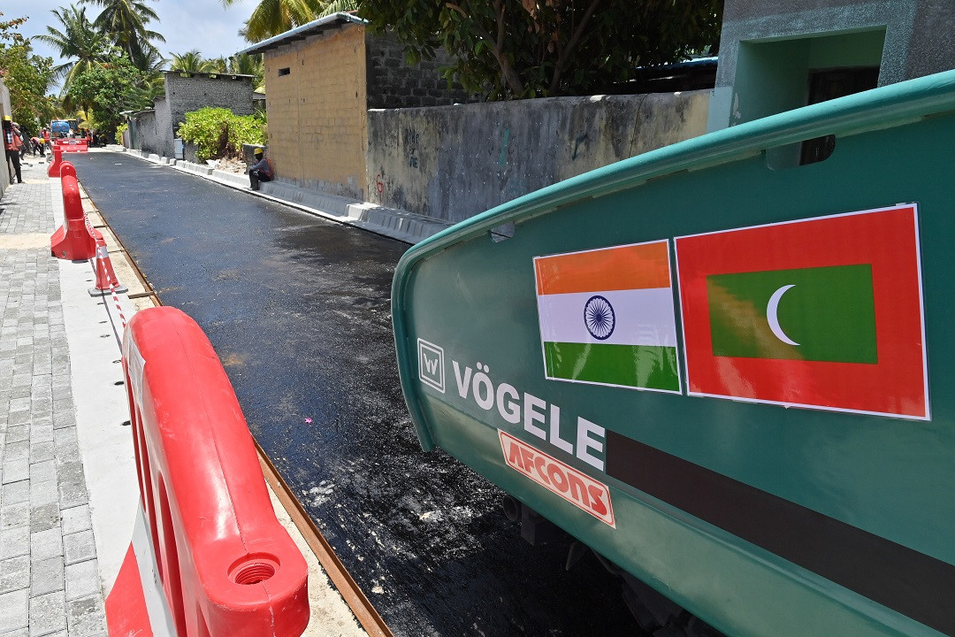 އައްޑޫ ސިޓީގެ މަގުތައް ޒަމާނީ ފެންވަރަކަށް ހެދުމަށް ކުރަމުންދާ މަސައްކަތުގެ ތެރެއިން