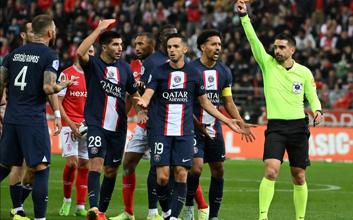 ޕީއެސްޖީން ކުޅުނު މެޗުގެ ތެރެއިން