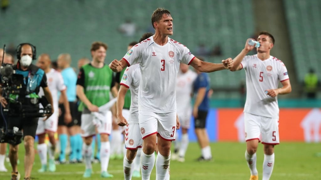 ޗެކް ރިޕަބްލިކާއި ޑެންމާކް ބައްދަލުކުރި މެޗަށްފަހު ޑެންމާކުގެ ކުޅުންތެރިން އުފާފާޅުކުރަނީ - ފޮޓޯ: ގެޓީ އިމޭޖަސް 