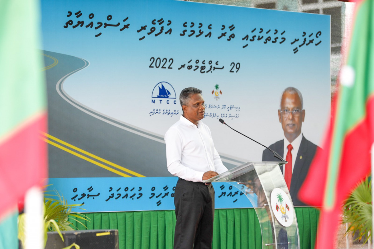 ހޯރަފުށީގެ މަގުތަކުގައި ތާރުއެޅުމުގެ ރަސްމިއްޔާތުގައި އެމްޓީސީސީގެ ސީއީއޯ އާދަމް އާޒިމް ވާހަކަފުޅުދައްކަވަނީ