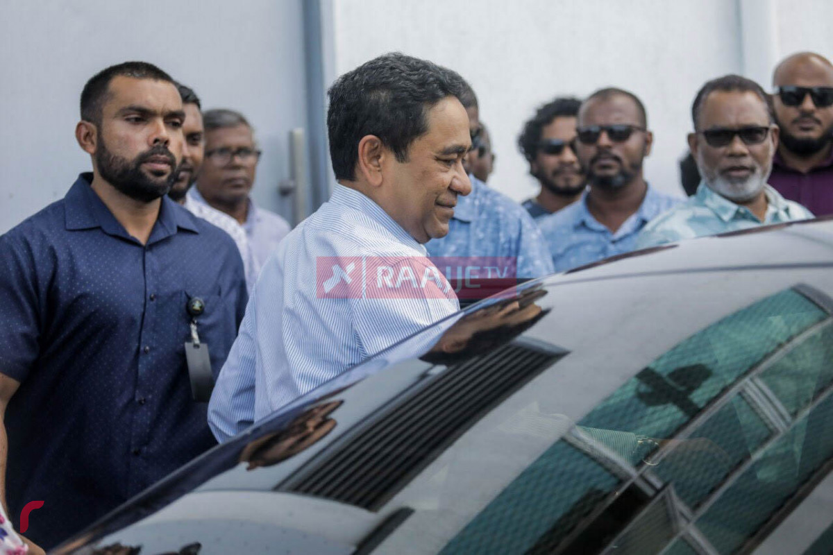 21 ޖުލައި 2019 --ރައީސް ޔާމިން ކޯޓަށް ދިޔުމަށްޓަކައި ކާރަށް އަރާވަޑައިގަންނަވަނީ-- ފޮޓޯ: ޝުއައިބް މުހައްމަދު