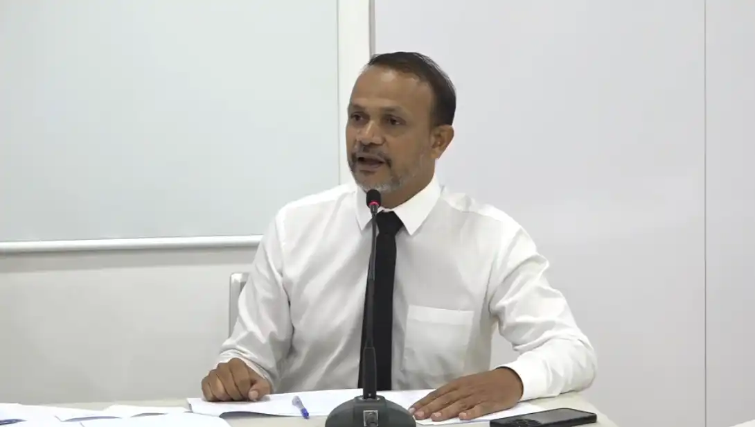 ރަސްމާލެ މަޝްރޫއަކީ ގާނޫނުއަސާސީއާ ޚިލާފު ކަމެއްކަން ރައީސް އަށް ސާފު، އެ އެއްބަސްވުމުގައި ސޮއިކުރަން ވަޒީރަކު ފޮނުއްވީ ފަހުން ޒިންމާވާން ޖެހިދާނެތީ: އަލީ ހުސެއިން