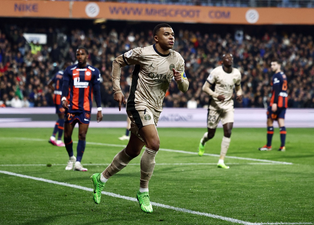 މެޗުގައި ލަނޑު ޖެހުމަށްފަހު އެމްބާޕޭ އުފާ ފާޅު ކުރަނީ