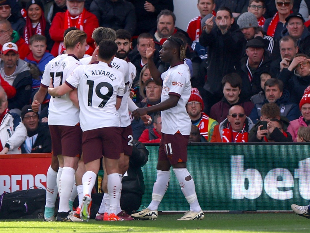 މެޗުގައި ލަނޑު ޖެހުމަށްފަހު ސިޓީގެ ކުޅުންތެރިން އުފާ ފާޅުކުރަނީ