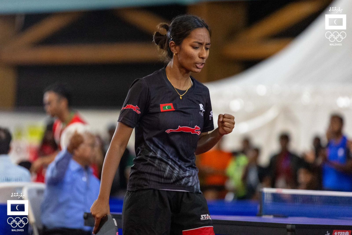 މިއަހަރުގެ ގޭމްސްގައި ރާއްޖެއަށް އެންމެ ފުރަތަމަ ރަން މެޑަލް ހޯދައިދިން ޓީމަކަށް ވެފައިވަނީ އަންހެން ޓީޓީ ޓީމު - ފޮޓޯ: ރައީސް އޮފީސް