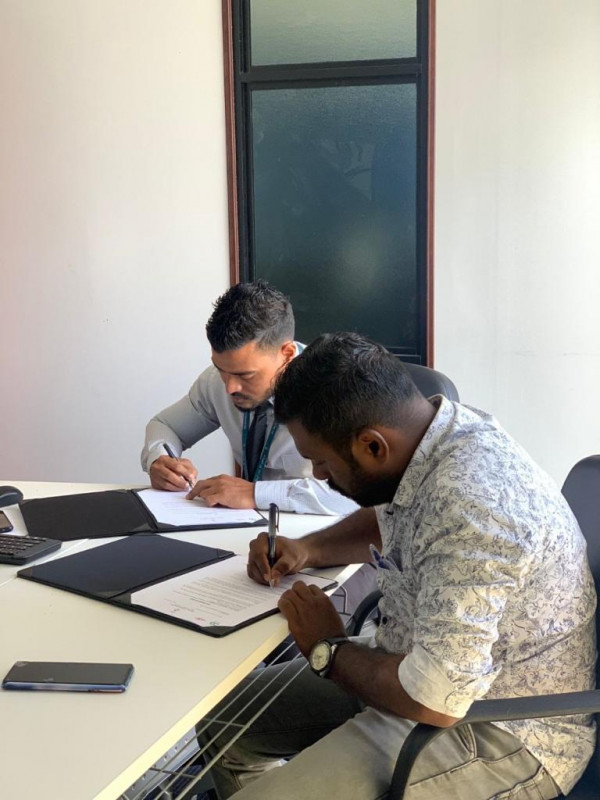 ރ. އަލިފުށީގައި ޓިވެޓް ސެންޓަރެއް އެޅުމުގެ އެއްބަސްވުމުގައި ސޮއިކުރުން