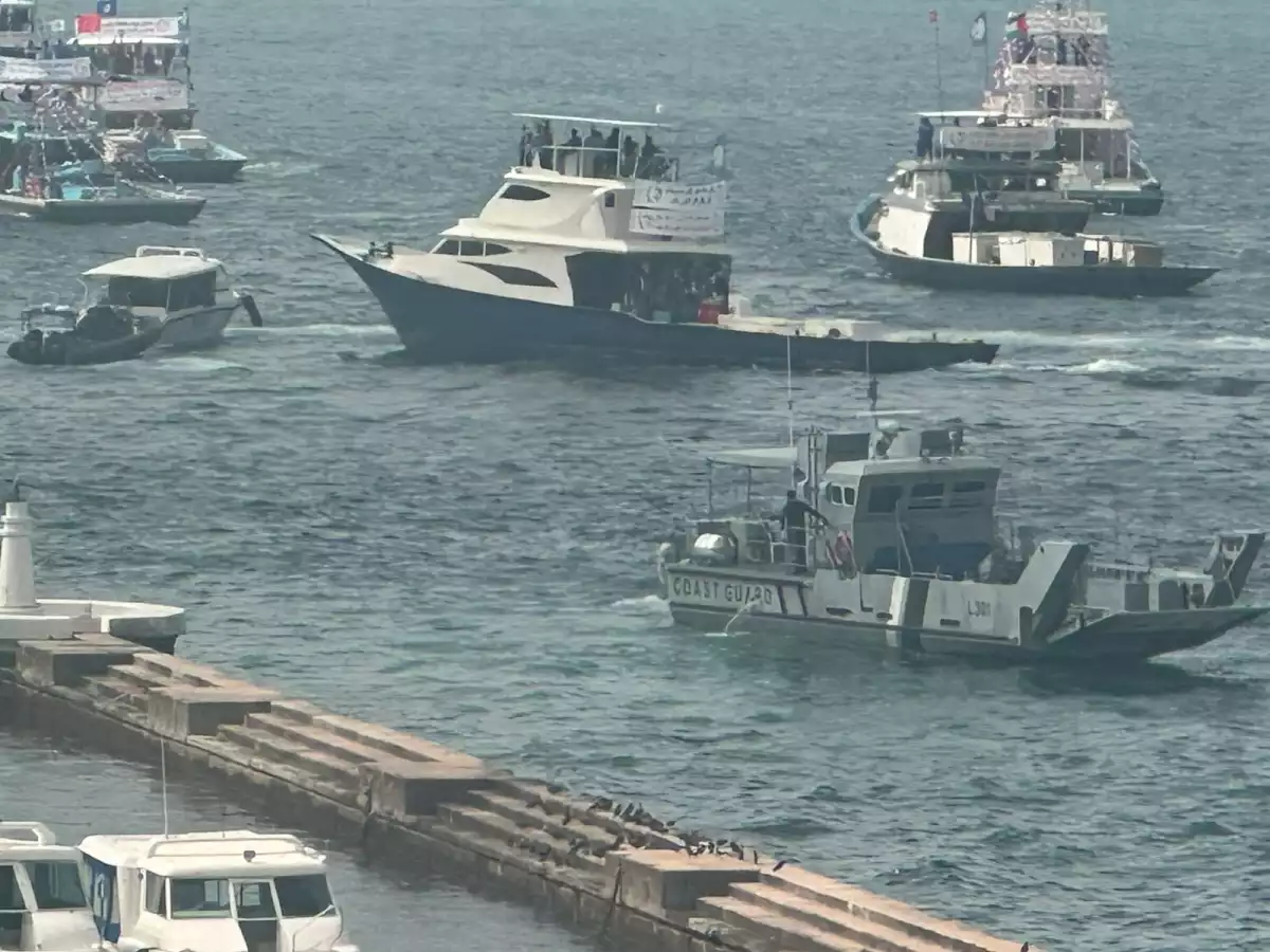 އިހުތިޖާޖުގެ ބައިވެރިން ނެރު ކައިރީގައި، ކޯސްޓް ގާޑުން ވަނީ 1 ނަންބަރު ޖެޓީ އަދި ރަސްމީ ފާލަން ބަންދު ކޮށްފަ