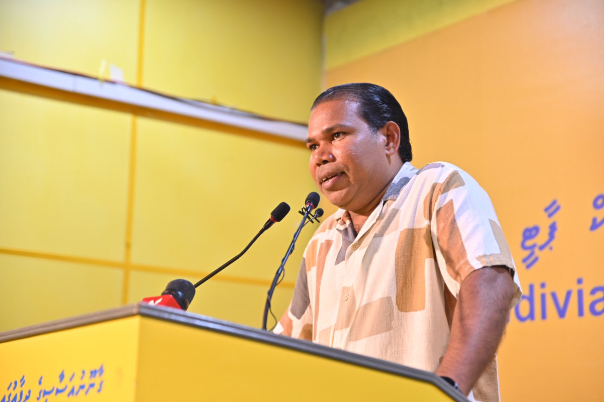 ބުރާސްފަތި ދުވަހުގެ ރޭ ކުރިއަށް ގެންދިޔަ އެމްޑީޕީ ހަރުގެ ޖަލްސާގައި ރައްޔިތުންގެ މަޖިލީހުގެ މަރަދޫ ދާއިރާގެ މެންބަރު އަހުމަދު ދީދީ ވާހަކަދައްކަވަނީ