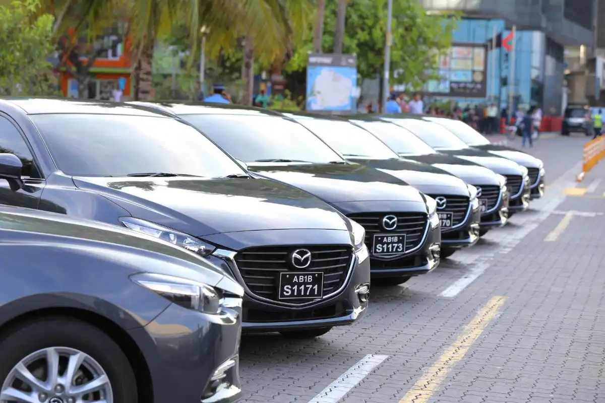 ދިވެހި ސަރުކާރުން ބޭނުން ކުރުމަށް ގެނެސްފައިވާ ކާރުތަކެއް