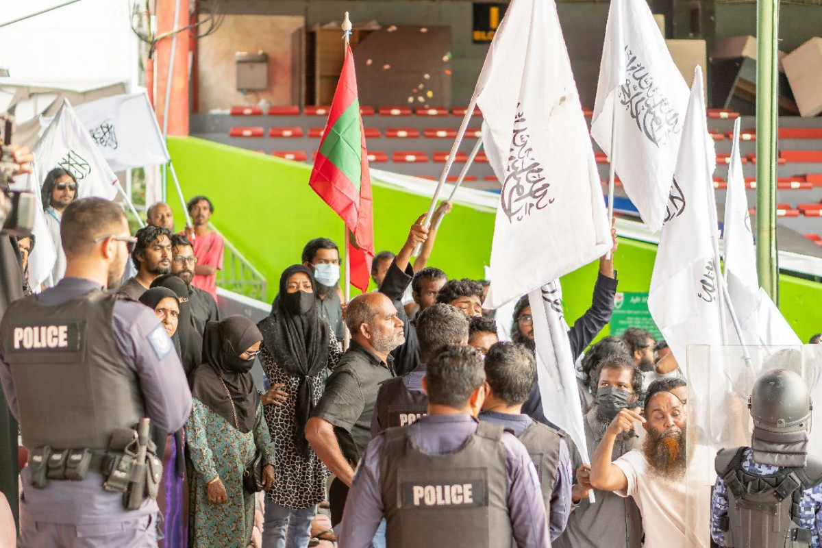 އިންޓަރނޭޝަނަލް ޔޯގާ ޑޭ ރާއްޖޭގައި ފާހަގަކުރުމަށް ބޭއްވި ހަރަކާތުގެ ތެރެއިން ހިންގި ހަމަނުޖެހުން