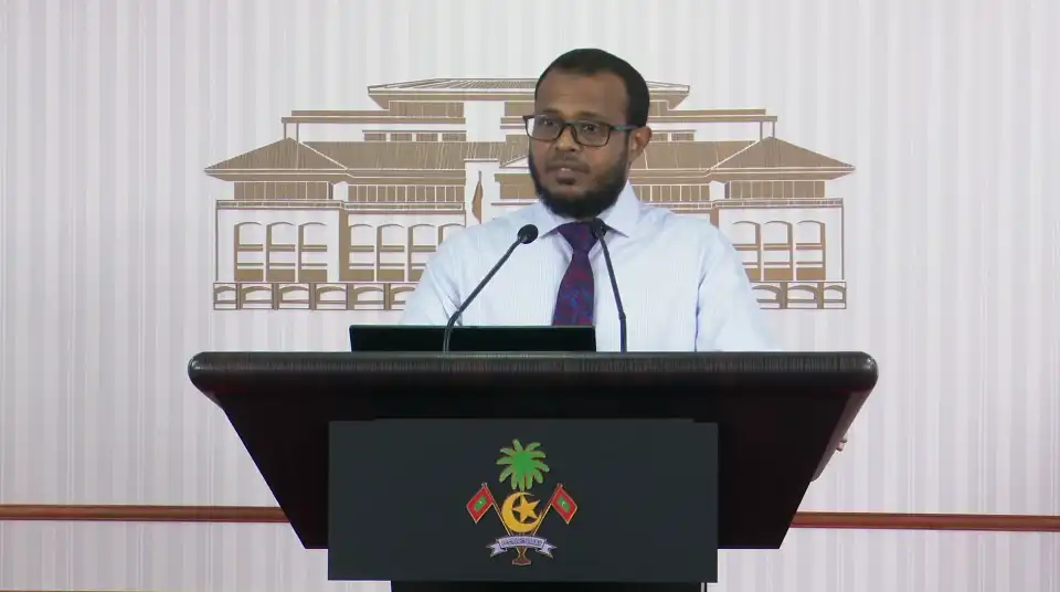 ބުރާސްފަތި ދުވަހު ރައީސް އޮފީހުގައި ބޭއްވި ނޫސްވެރިންގެ ބައްދަލުވުމުގައި މިނިސްޓަރ އޮފް ކްލައިމެޓް ޗޭންޖް، އެންވަޔަރަންމަންޓް އެންޑް އެނަރޖީ އަލީ ޝަރީފް ވާހަކަ ދައްކަވަނީ
