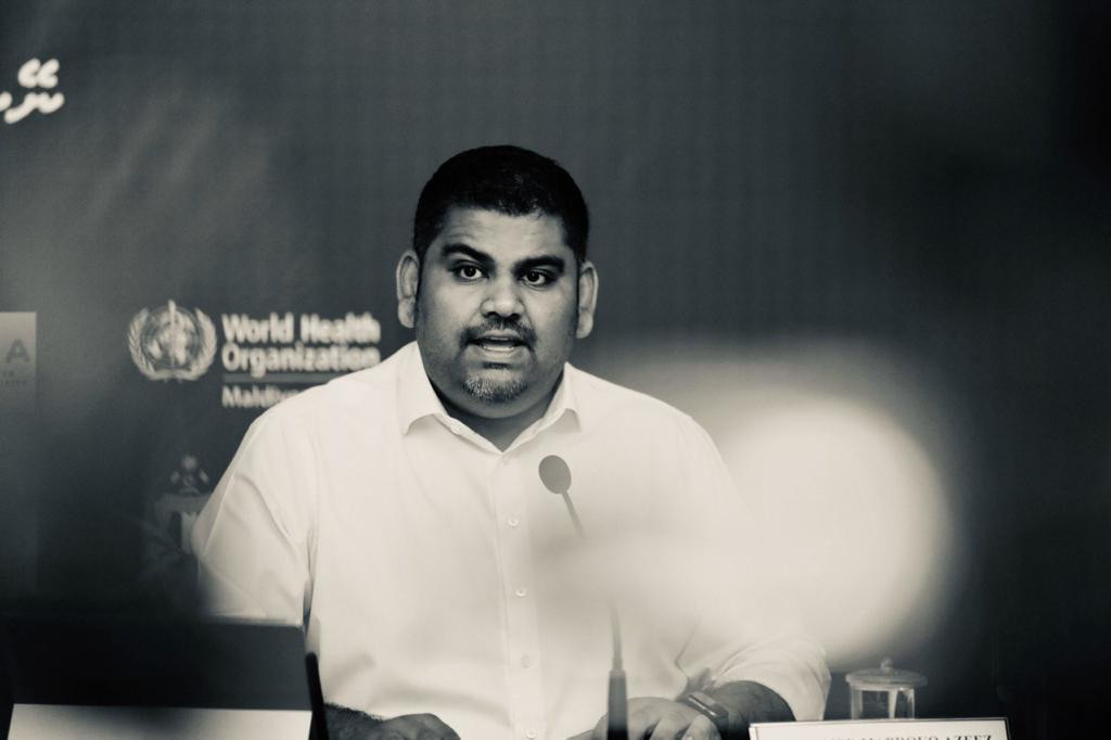 ކޮވިޑް-19 ޓާސްކްފޯހުގެ ތަރުޖަމާނު މަބްރޫކު އަޒީޒް ކެތްތެރިކަން އިސްކުރުމަށް އެދިވަޑައިގެންފައި