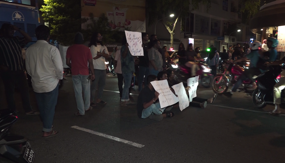 ކާރު ޓޯ ކުރުމާ ދެކޮޅަށް ކުރި މުޒާހަރާގެ ތެރެއިން