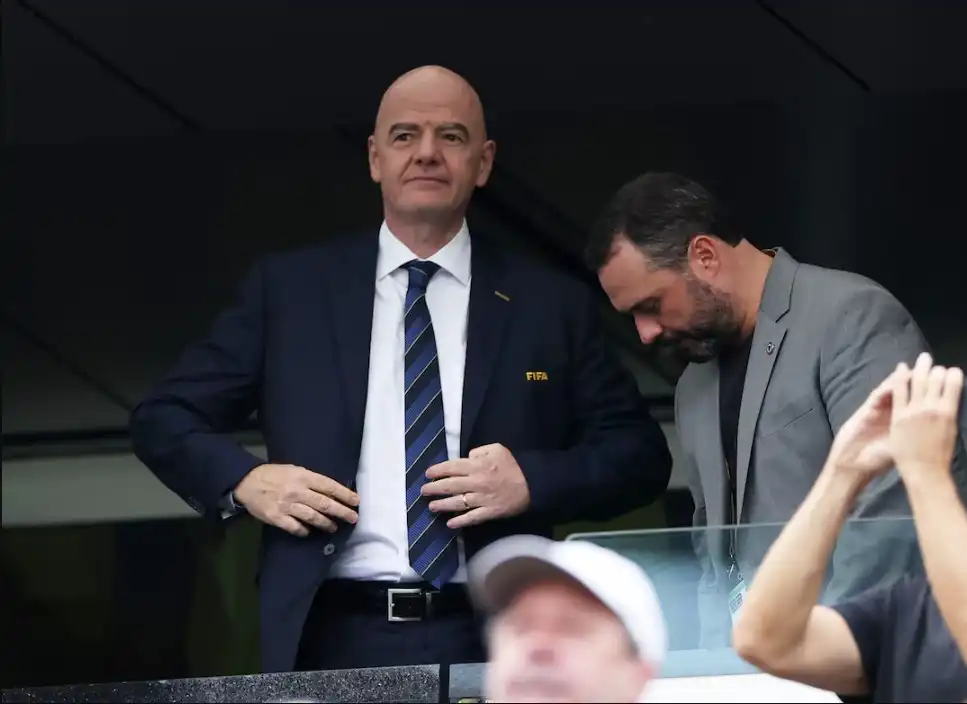 ފީފާ އިން އިޒްރޭލް އަށް އެޅި ފިޔަވަޅަކީ ޖޫރިމަނާ ކުރުމާ އެކު، ދަނޑުގައި ބެނާއެއް ދެމުމަށް