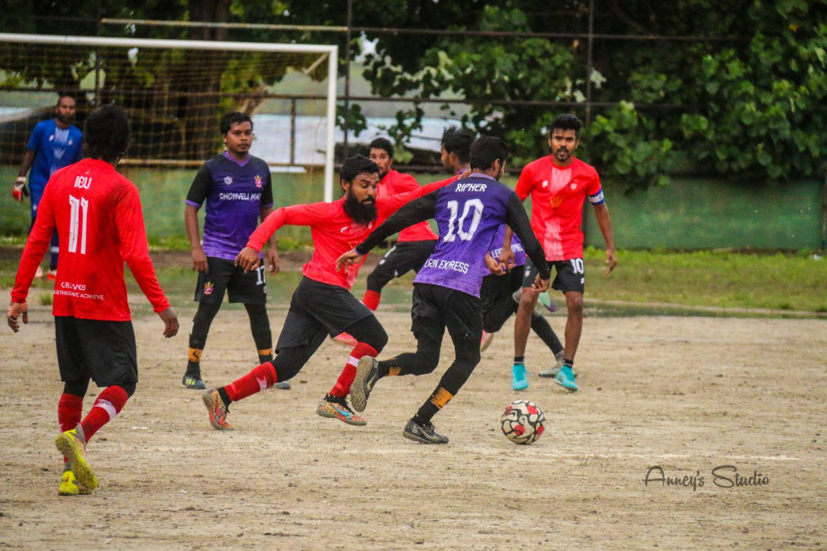 ގްރޭވްސްއާއި ލަވެންޑަރ ބައްދަލުކުރި މެޗުގެ ތެރެއިން