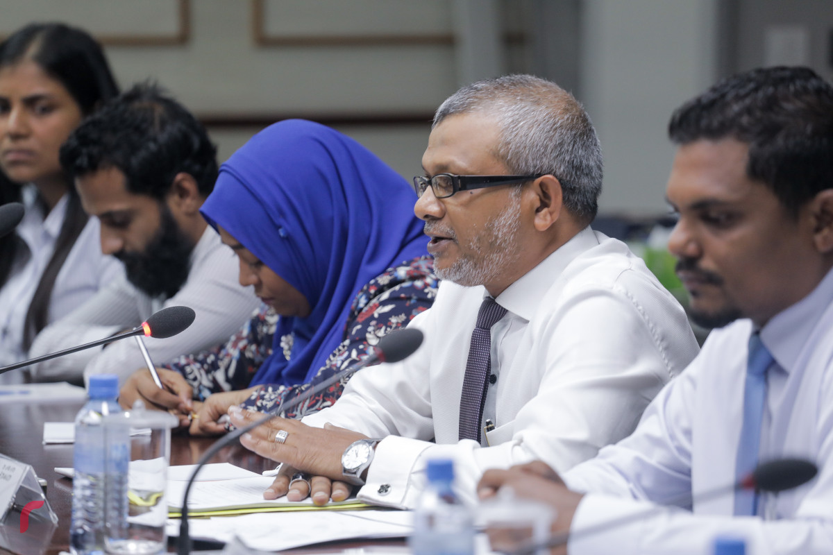 ބްރޯޑްކޮމްގެ ބައެއް މެމްބަރުން ކޮމެޓީގައި--