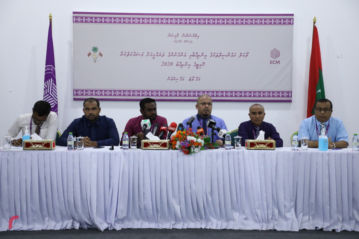 އިލެކްޝަން ކޮމިޝަނުން ބޭއްވި ނޫސްވެރިންގެ ބައްދަލުވުމެއްގެ ތެރެއިން