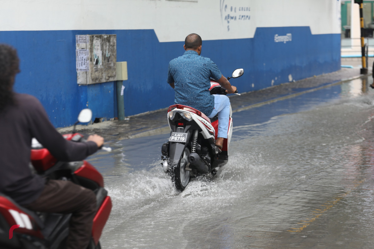 23 މެއި 2019 --މާލެއަށް މިއަދު ކުރި ވިއްސާރާގައި މަގުތަކުގައި ފެންބޮޑުވެފައި-- ފޮޓޯ: ޝުއައިބް މުހައްމަދު