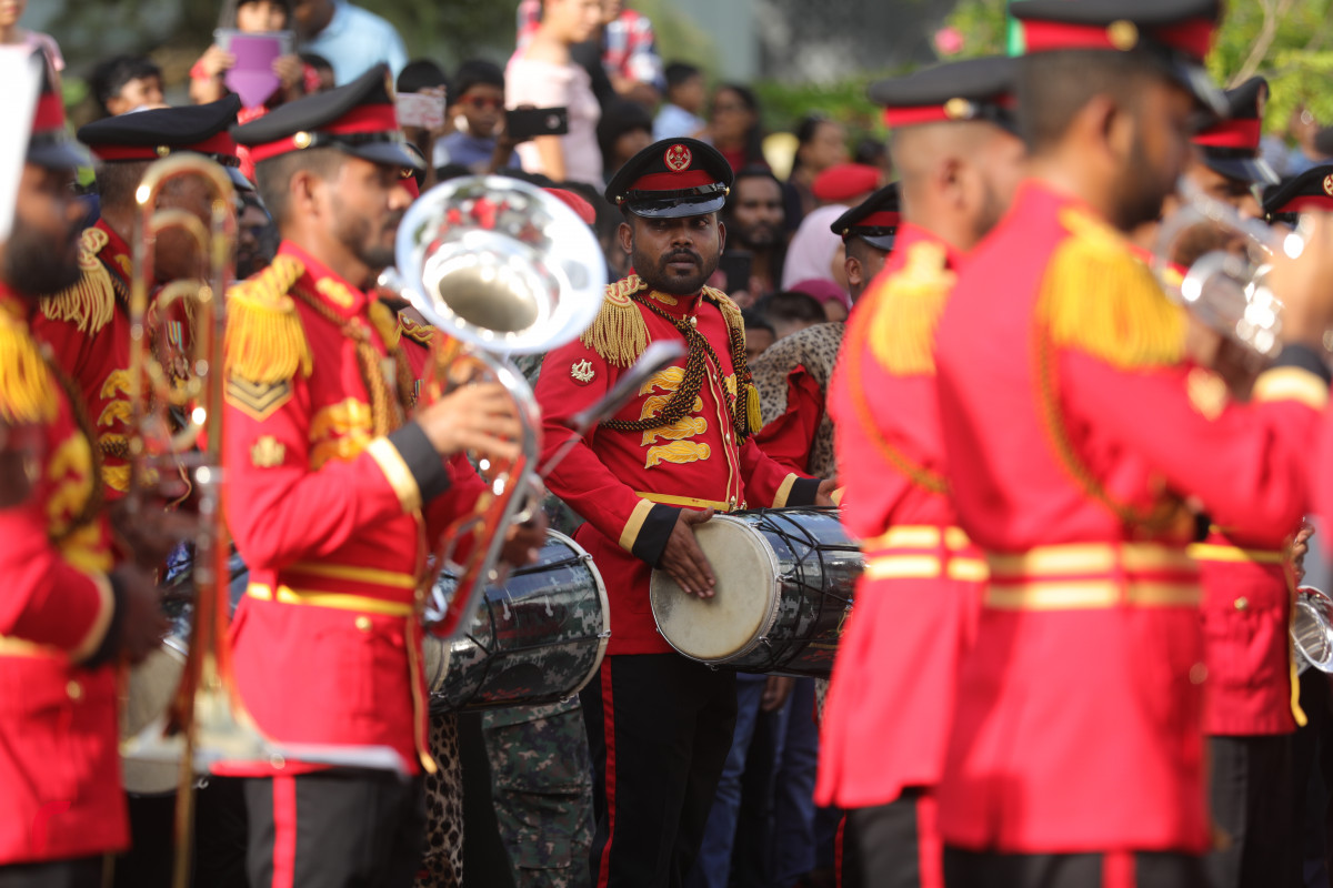 27 ޖުލައި 2019 --މިނިވަން ދުވަހުގެ ރަސްމީ ހިނގާލުމުގެ ތެރެއިން، ސިފައިންގެ ބޭންޑްގެ ހަރަކާތްތައް-- ފޮޓޯ: ޝުއައިބް މުހައްމަދު