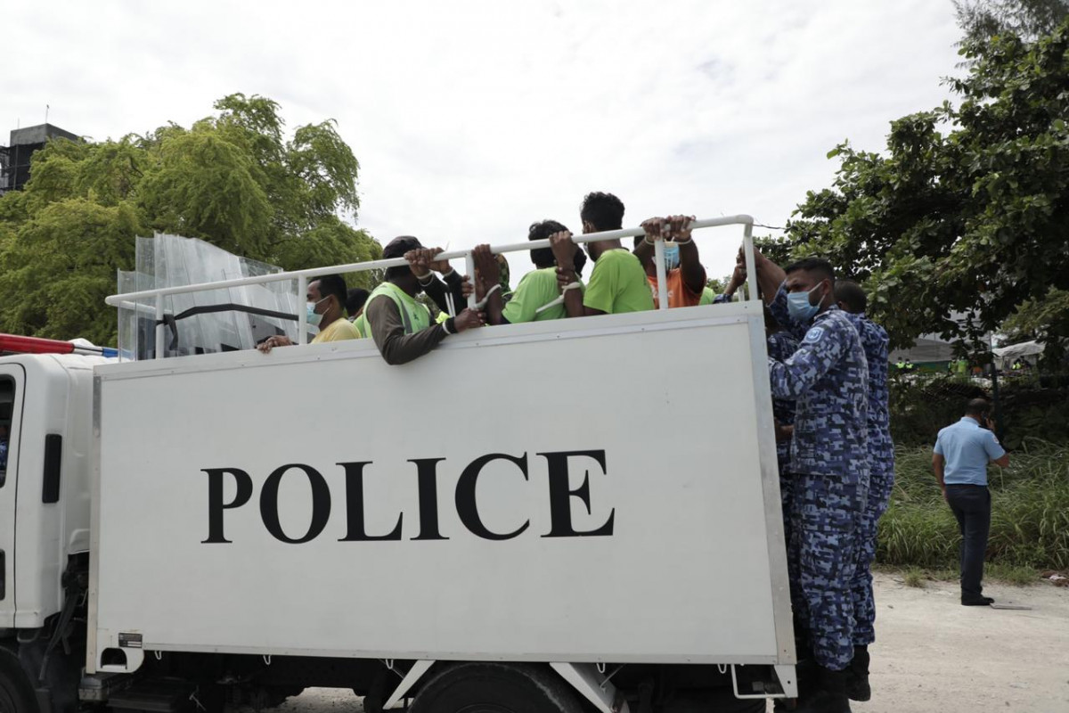 ބިދޭސީންތަކެއް ފުލުހުންގެ ބެލުމުގެ ދަށަށް ގެންދަނީ