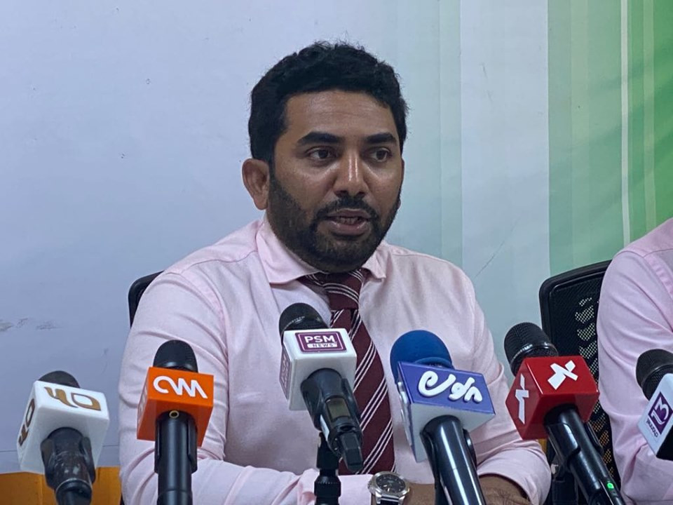 މިނިސްޓަރ އޮފް ހެލްތު އަބްދުﷲ އަމީން