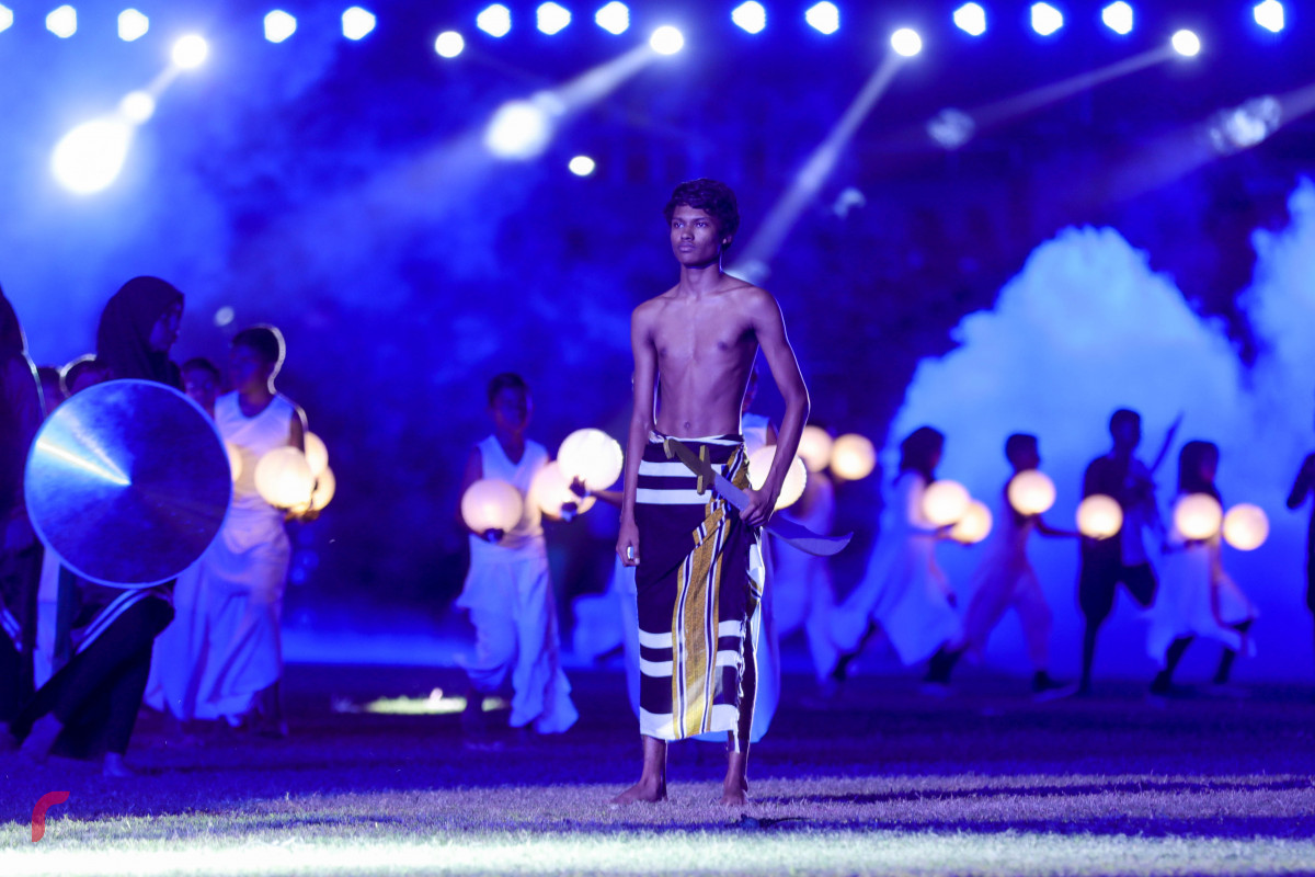 26 ޖުލައި 2019 --މިނިވަން ދުވަހުގެ ރަސްމީ ޕެރޭޑުގެ ހަރަކާތްތައް، ގަލޮޅު ދަނޑުގައި ބޭއްވި ޕެރޭޑް ޝަރަފްވެރި ކޮށްދެއްވީ ރައީސުލް ޖުމްހޫރިއްޔާ އިބްރާހިމް މުހައްމަދު ސޯލިހް-- ފޮޓޯ: ޝުއައިބް މުހައްމަދު