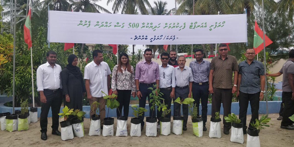 ހޯރަފުށީ ފެނަކަ ބްރާންޗުން ގަސް މުޑުވައްކުރުމުގެ ޕްރޮގްރާމްގައި ނައިބް ރައީސް ފައިސަލް ނަސީމު ބައިވެރިވެ ވަޑައިގަންނަވަނީ