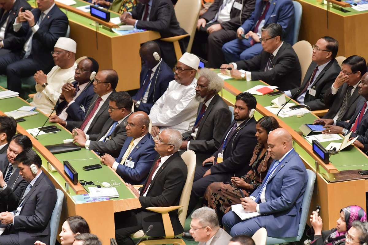 ރައީސުލްޖުމްހޫރިއްޔާގެ ވާހަކަފުޅުގައި މޫސުމަށް އަންނަ ބަދަލުތަކުގެ ސަބަބުން ކުރިމަތިވާ ނުރައްކާތަކުން ސަލާމަތްވުމަށް ބައިނަލްއަޤްވާމީ ފެންވަރުގައި އެކަށީގެންވާ ފިޔަވަޅުތަކެއް މިހާތަނަށް ވެސް ނޭޅިވުމުން އެކަމުގެ ކަންބޮޑުވުން ފާޅުކުރެއްވި -- ފޮޓޯ: ރައީސް އޮފީސް