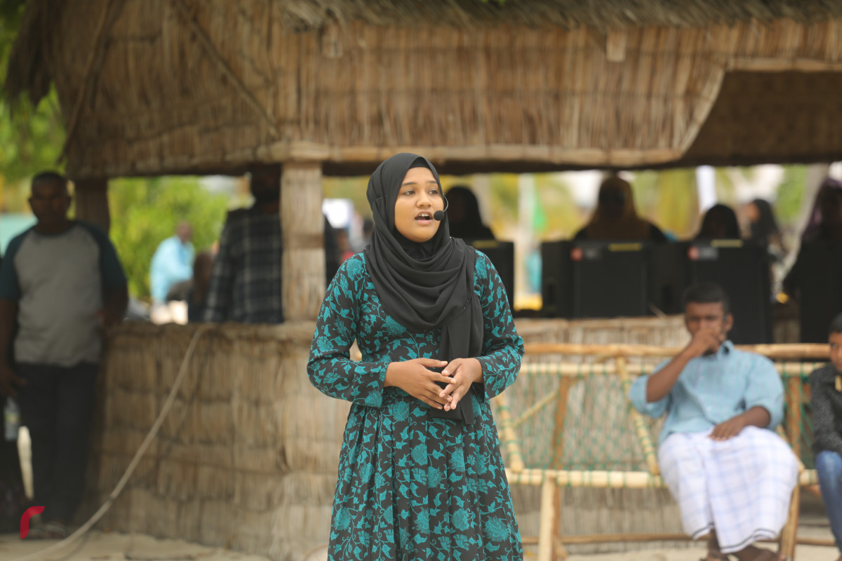 12 އޯގަސްޓް 2019/ ހއ.ހޯރަފުށި --ހޯރަފުށީގައި ކުރިޔަށް ގެންދެވުން އަންހެންވެރިންގެ ދަފި ނެގުމުގެ ހަރަކާތުގެ ތެރެއިން. މި ހަރަކާތުގައި ވަނީ ހޯރަފުށީގެ ތާރީހު ދައްކުވައިދޭ ތަމްސީލެއްގެ އިތުރުން ސަގާފީ ހަރަކާތްތަކެއް ކުރިޔަށް ގެންގޮއްސައި-- ފޮޓޯ: ޝުއައިބް މުހައްމަދު