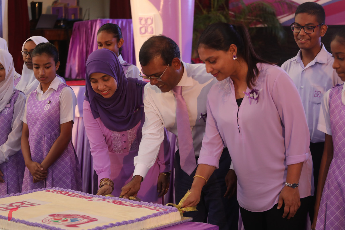 06 އޯގަސްޓް 2019 --ހިރިޔާ ސުކޫލަށް 10 އަހަރު ފުރުން ފާހަގަ ކުރުމަށޤ ބޭއްވި އެސެމްބްލީގެ ތެރެއިން، އެ ސުކޫލުގެ އެނިވާސަރީ ކޭކު ފަޅަނީ-- ފޮޓޯ: ޝުއައިބް މުހައްމަދު