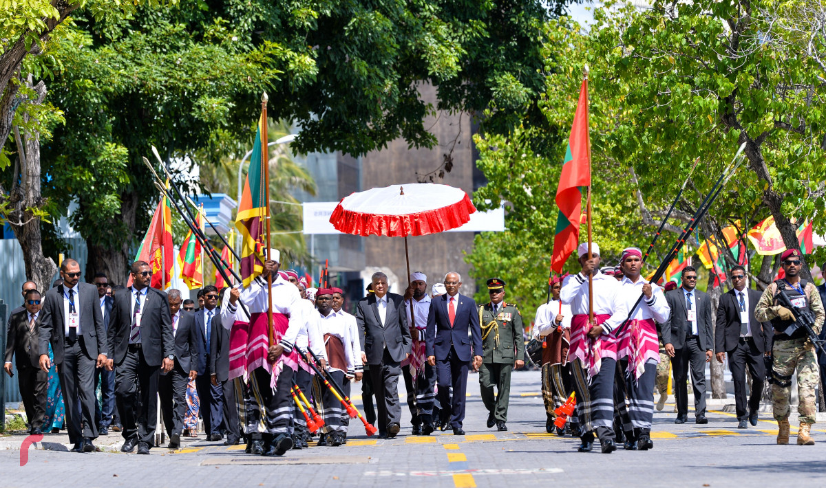 2 ސެޕްޓެމްބަރ 2019 --ބޮޑުވަޒީރު ރަނިލް ރަނިލް ވިކްރަމަސިންހަ ހަތްކޮޅުގައި ރައީސް އޮފީހަށް ވަޑައިގަންނަވަނީ-- ފޮޓޯ: ރައީސް އޮފީސް
