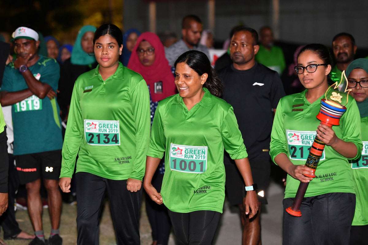 6 ޖުލައި 2019 --ކަލާފާން ސްކޫލްގެ ގްރީން ރަންގައި ފަސްޓްލޭޑި ފަޒްނާ އަހްމަދު ދުވަން ފެއްޓެވުމަށް ތައްޔާރުވެވަޑައިގަންނަވަނީ --ފޮޓޯ:ރައީސް އޮފީސް