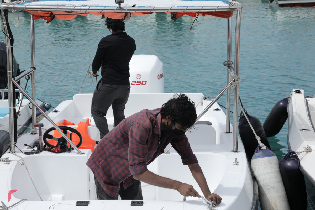 ލޯންޗެއްގައި މާސްކް އަޅައިގެން ފަޅުވެރިންތަކެއް ހަރަކާތްތެރިވަނީ -- ފޮޓޯ: ރާއްޖެ.އެމްވީ