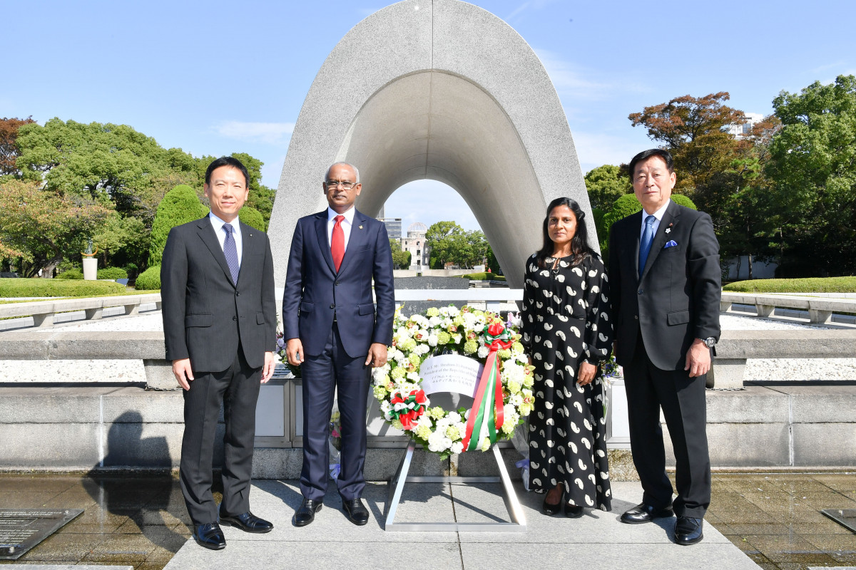 "ހީރޯޝީމާ ޕީސް މެމޯރިއަލް މިއުޒިއަމް" އަށް ރައީސުލްޖުމްހޫރިއްޔާ ޒިޔާރަތް ކުރެއްވުން -- ފޮޓޯ: ރައީސް އޮފީސް