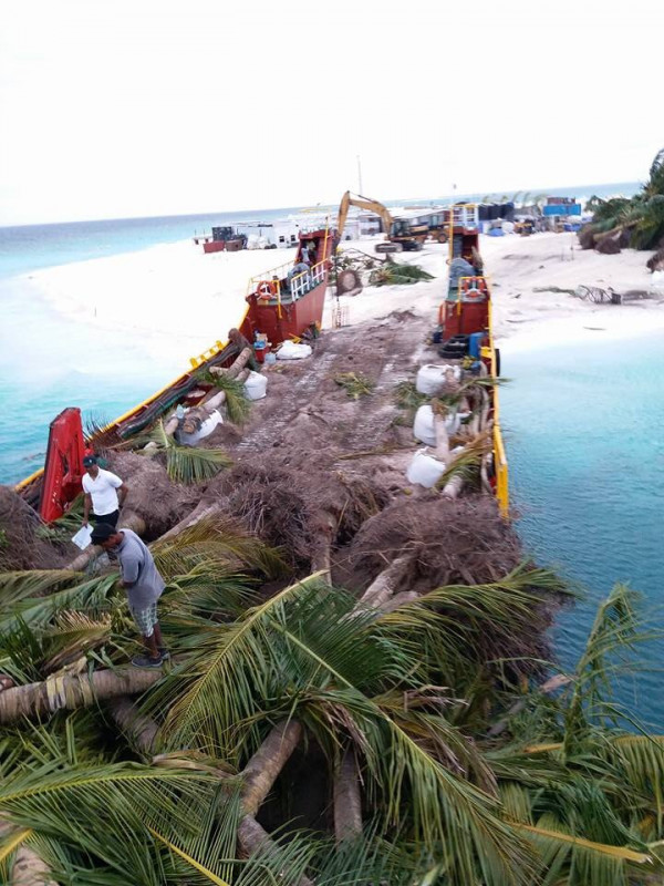 ރަށަކުން ރުށް އުފުރައިގެން ކުރިއަށްގެންދަނީ -- ފޮޓޯ: ޓުވިޓަރ