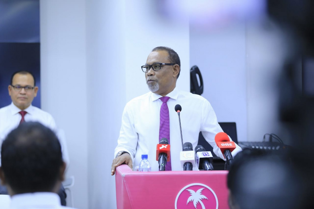 ޕީޕީއެމުން ބޭއްވި ޕްރެސްކޮންފަރެންސެއްގައި އަބްދުއްރަހމް ވާހަކަދައްކަވަނީ