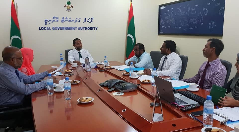 ލޯކަލް ގަވަމަންޓް އޮތޯރިޓީގެ މެންބަރުން ބައްދަލުވުމެއްގައި