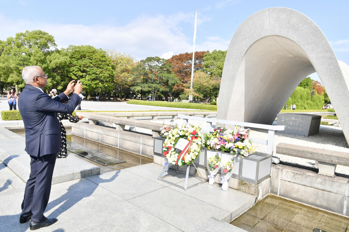 "ހީރޯޝީމާ ޕީސް މެމޯރިއަލް މިއުޒިއަމް" އަށް ރައީސުލްޖުމްހޫރިއްޔާ ޒިޔާރަތް ކުރެއްވުން -- ފޮޓޯ: ރައީސް އޮފީސް