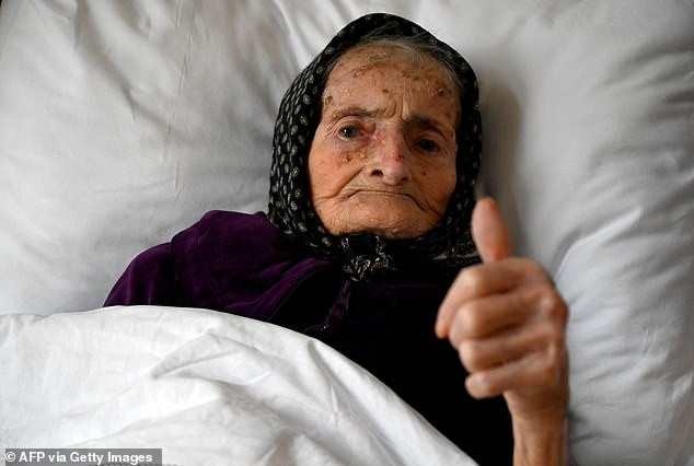 ކްރޮއޭޝިއާގައި ކޮވިޑް ޖެހިގެން ރަނގަޅުވި އުމުރުން 99 އަހަރުގެ މާގަރިޓާ ކްރަންޖެކް