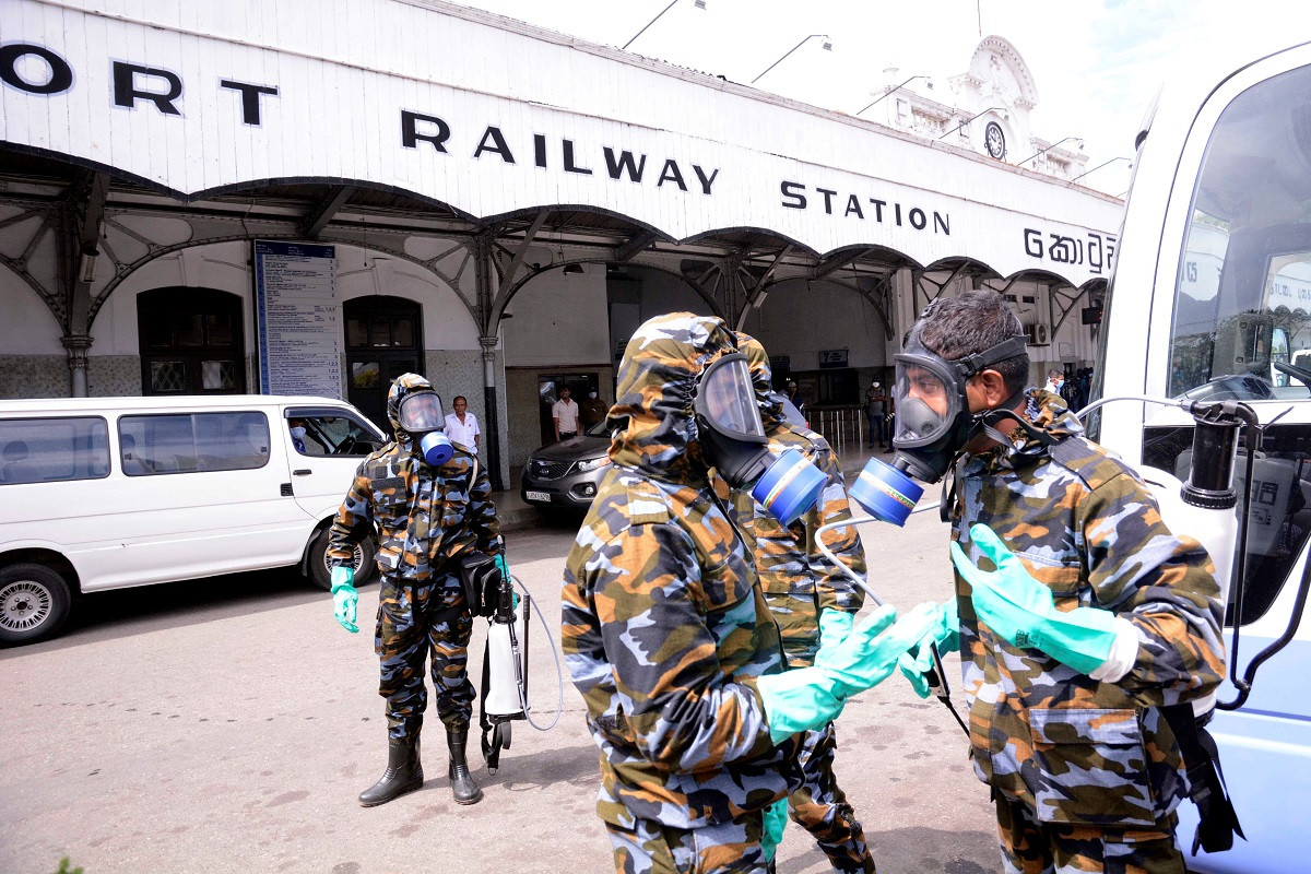 ލަންކާގެ މަގުތައް ޑިސްއިންފެކްޓް ކުރުމުގެ މަސައްކަތް ކުރަނީ