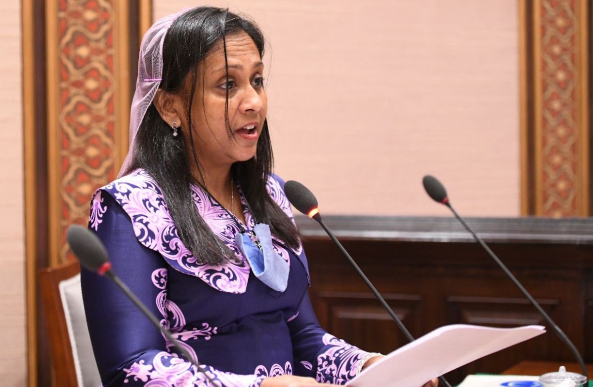 ފިޝަރީޒް މިނިސްޓަރ ޒަހާ ވަހީދު ރައްޔިތުންގެ މަޖިލީހުގެ ޖަލްސާއެއްގައި