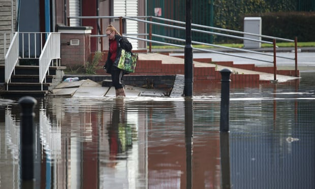 އިނގިރޭސިވިލާތުގައި ފެންބޮޑުވެފައި
