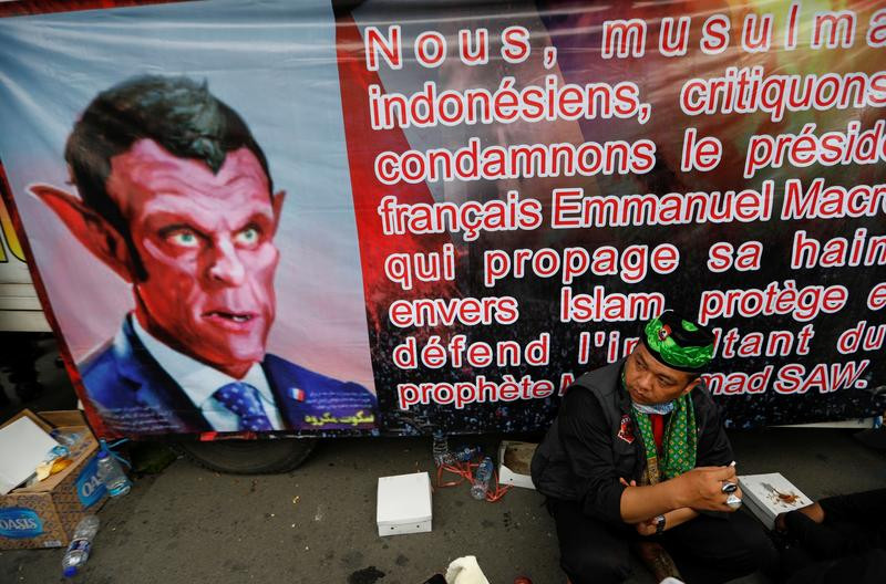 އިންޑޮނޭޝިއާގެ މުސްލިމުން އެއްވުމުގައި ބޭނުން ކުރި ބެނާއެއް